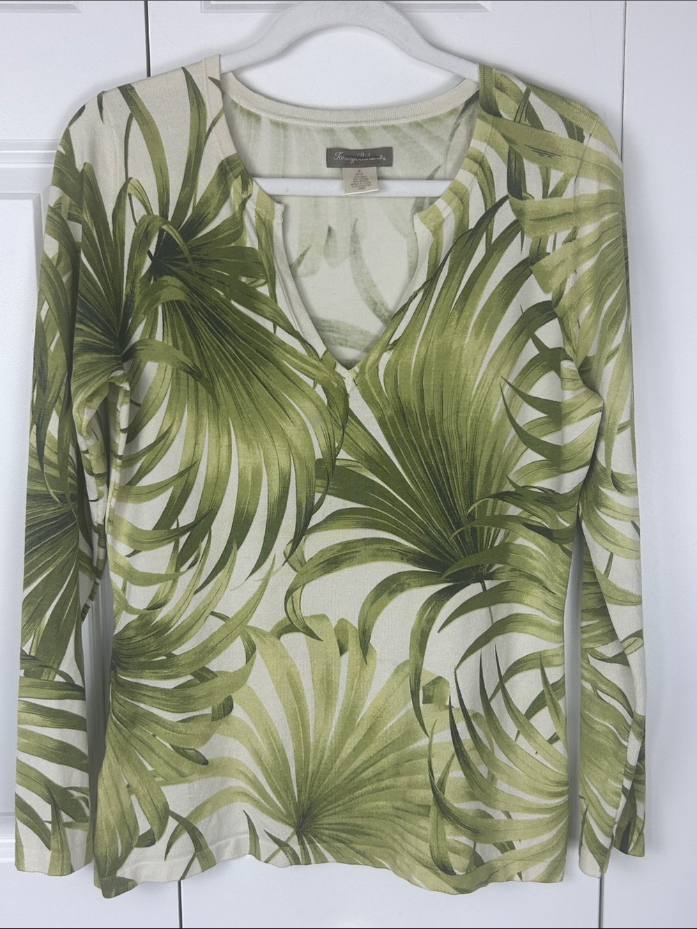 Tommy Bahama Green Palm-Print V-Neck Long Sleeve Sweater - Picture 2 of 6
